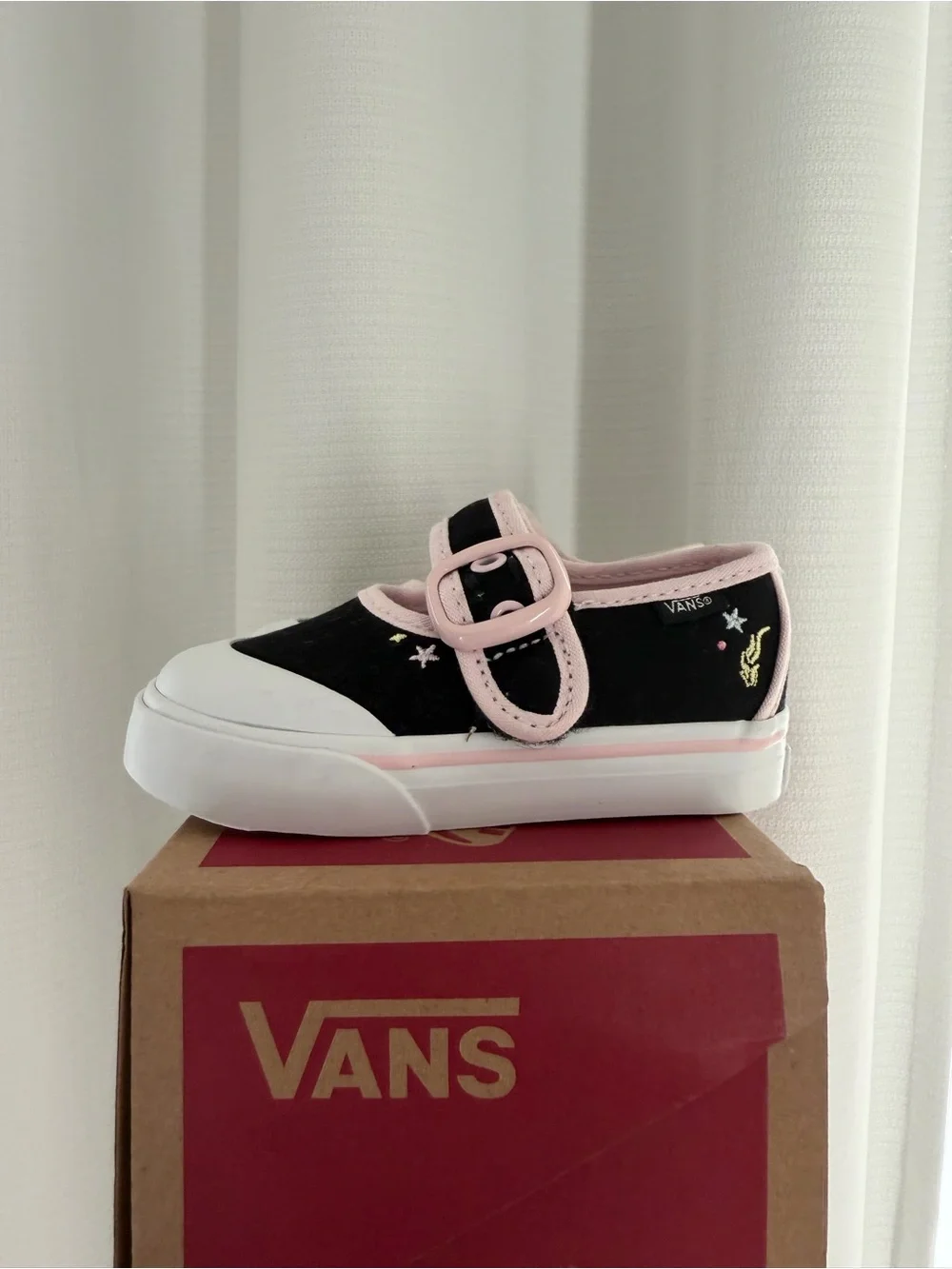 Vans Kids Mary Jane Slip-On in Black & Light Pink